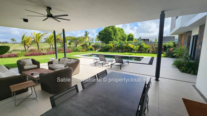 Villa de luxe avec piscine privée à Roches Noires! Entièrement meublée.