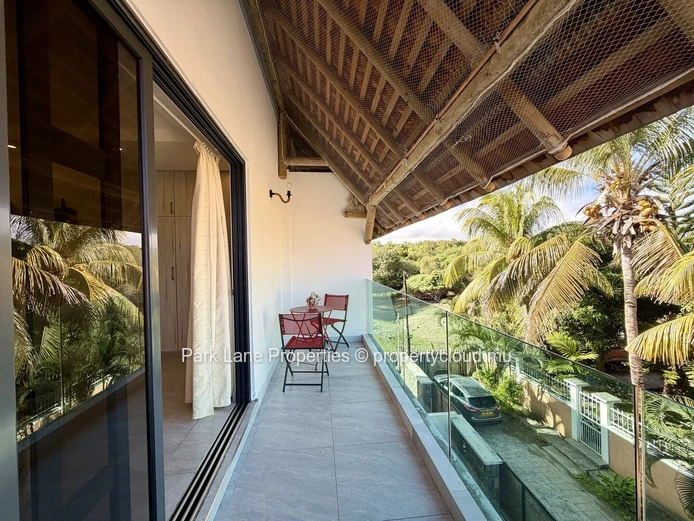 Family detached home with private pool near forest