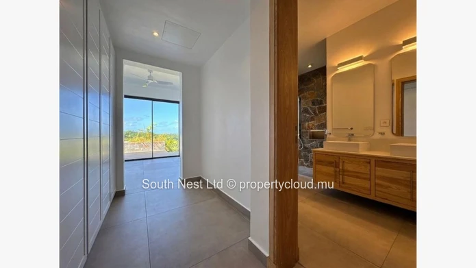 Luxury villa with access to a 5-star lifestyle in Valriche