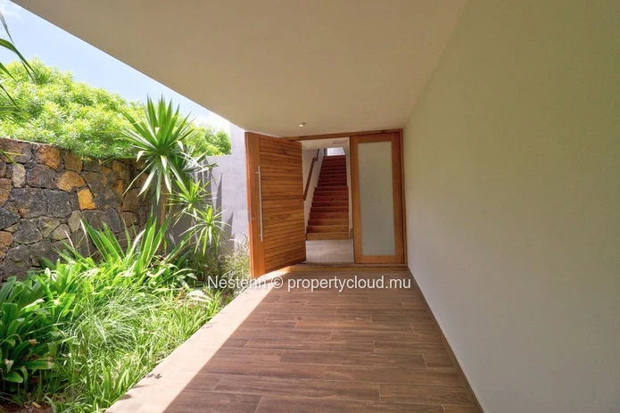 Magnifique duplex de 3 chambres avec piscine privée et vue mer