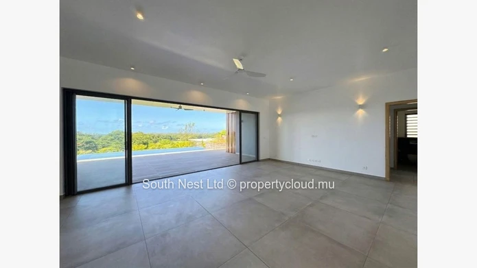 Luxury villa with access to a 5-star lifestyle in Valriche