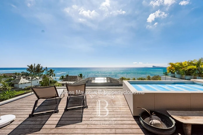 POINTE AUX CANONNIERS - sea view penthouse with 3 bedrooms