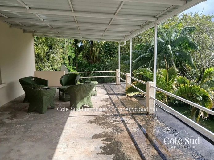 Spacious 400 m² offices in Floréal – 8 modern rooms