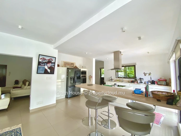 Modern villa in Grand Baie