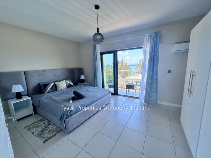 Elegant Penthouse with Ocean Views and Private Pool in Bain Boeuf