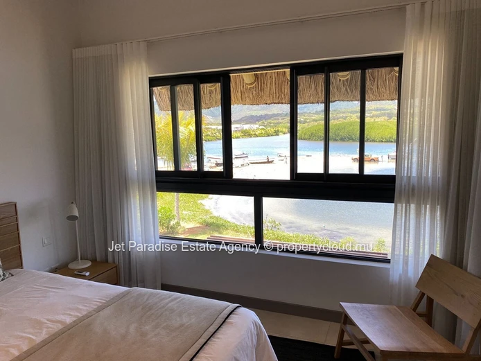 Duplex à vendre à Rivière Noire - Black River, 240m² habitables, terrain de 379m², 3 chambres, piscine privée, vue me...