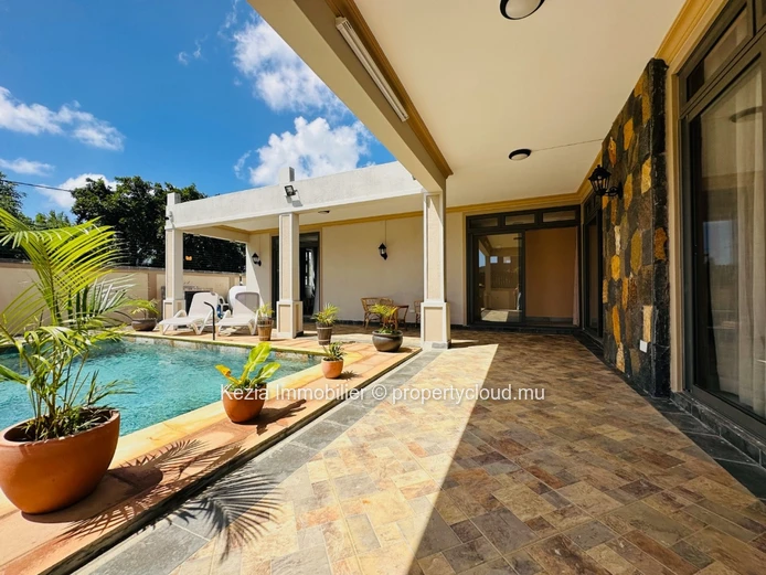 Modern Single-Storey House With A Balinese-Inspired Pool