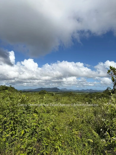 Terrain agricole 3,63 ha à Espérance — Sentier et vue montagne