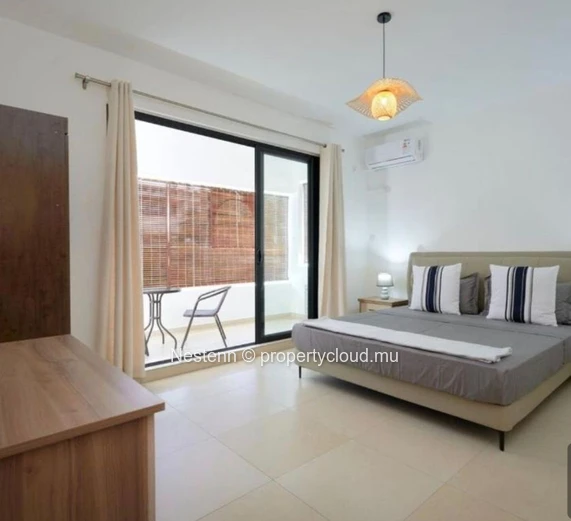 3-bed modern apartment steps from the beach