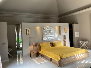 5 Bedroom Villa