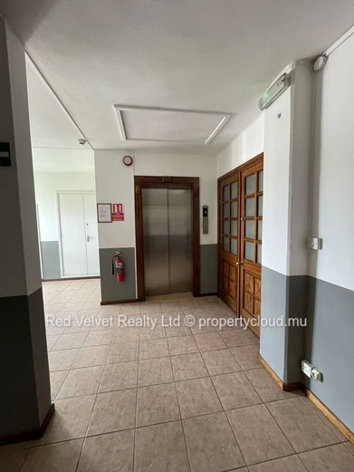 Large 4,000 sqft Office with Wraparound Balcony – Quatre Bornes