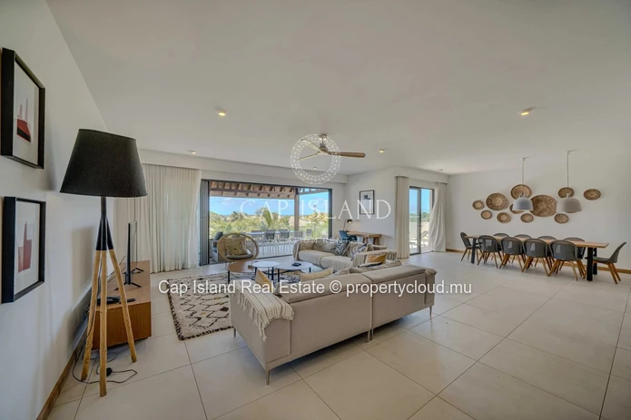 4 Bedroom Penthouse with Panoramic Sea View