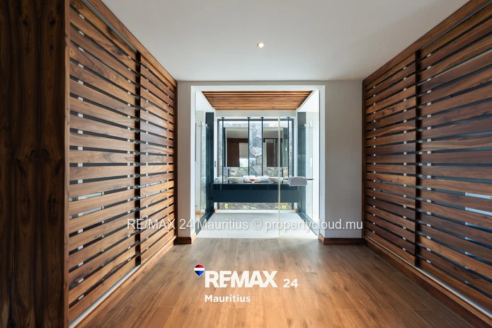 Superb contemporary 3-bedroom villa with private pool, landscaped garden and high ceilings.