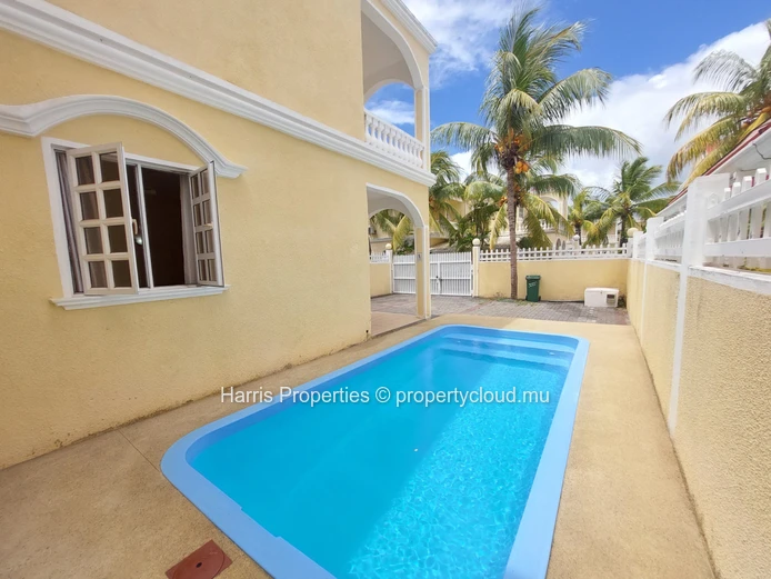Charming Individual House for Rent in a Secure Residential Complex in Pereybere