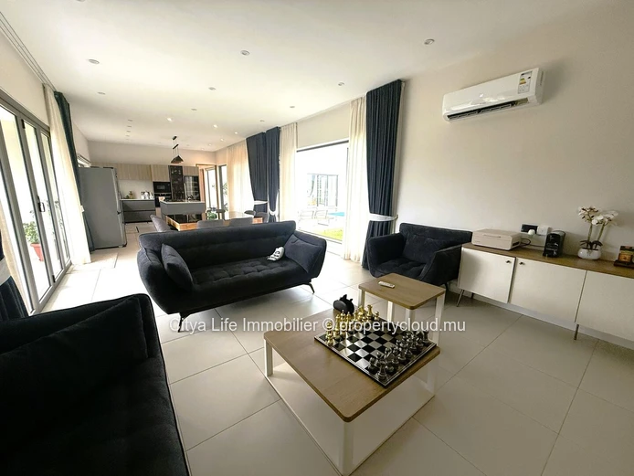 Villa d’Exception à Tamarin – Art de Vivre, Élégance et Vue Montagne