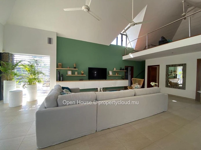 Villa d'architecte de 400m2, terrain de 1210m2, 5 chambres en suite dont master, mezzanine, piscine, magnifique jardi...