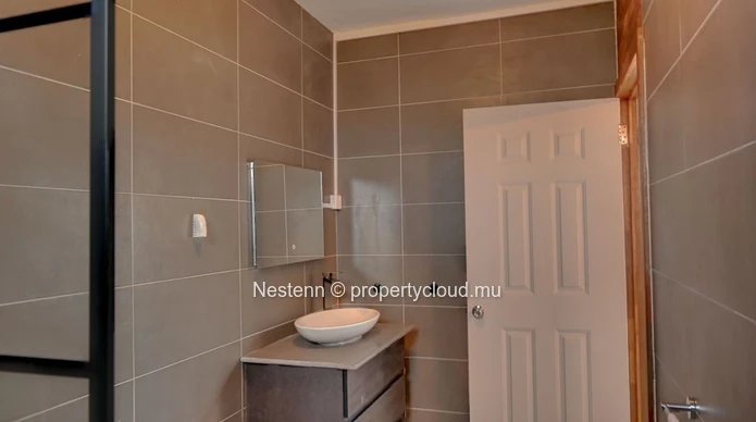 Charming 3-bedroom en-suite townhouse with swimming pool 