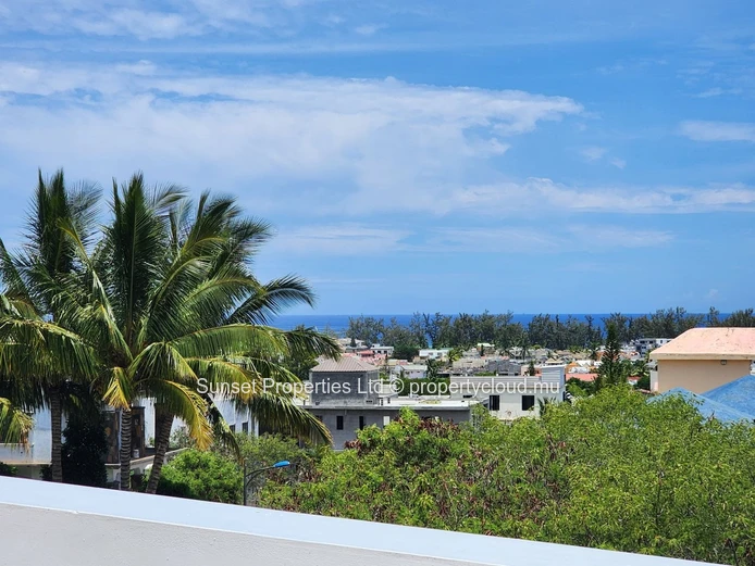 Villa avec rooftop | 3 chambres | Quartier calme