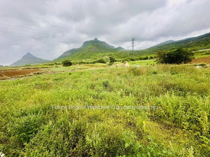 961M² De Terrain Agricole À La Laura – Environnement Calme Proche De St Pierre