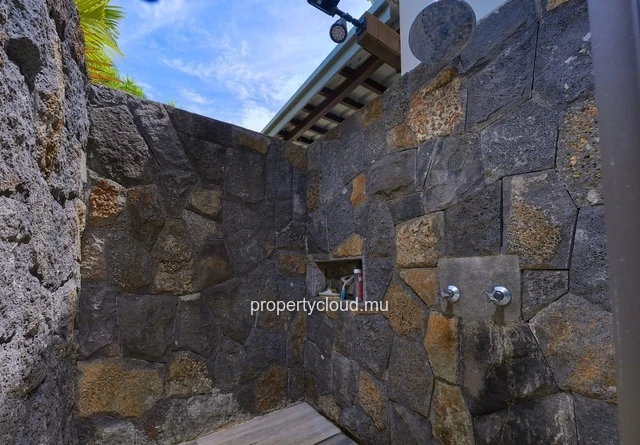 A vendre villa 3 chambres accessible aux etrangers emplacement idéal à La Salette, Grand Baie.