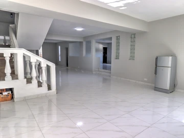 6 bed house in the center, the vibrant capital city. 