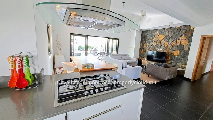 Maison meublée de 300m² avec piscine privée à louer à Grand Baie
