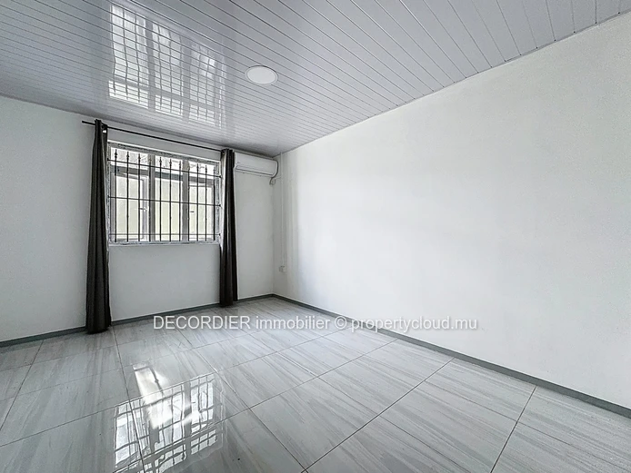 For rent – Commercial building with 4 units in Grand-Baie