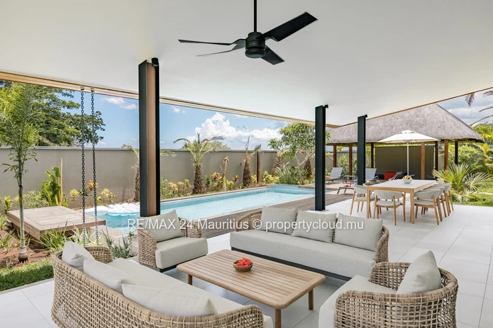 Luxurious Tropical Living in Tamarin: Exquisite 4-Bedroom Villa in Ekô Savannah Resort