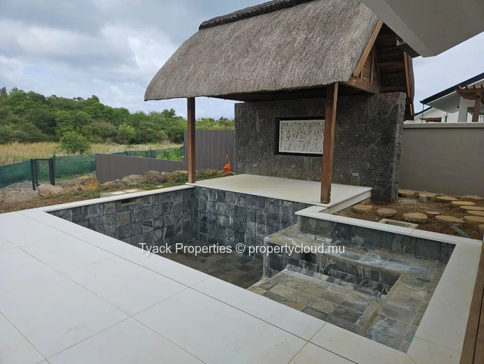 Villa Élégante 2 Chambres avec Piscine & Bureau – Cap Malheureux