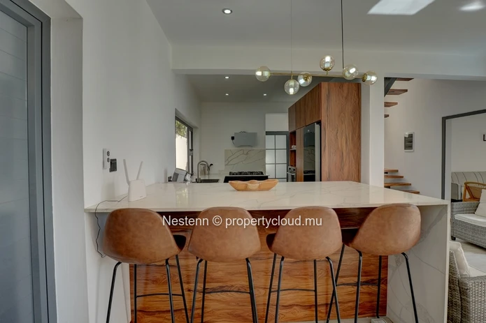 Maison moderne de 226 m² dans le Morcellement Fairview.