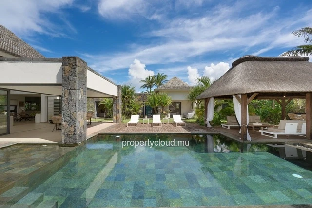 A vendre magnifique villa dans une residence accessible aux etrangers à Grand Baie.