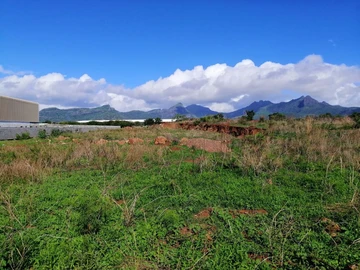 Last freehold Industrial land of 94,496 m2 for sale in La Joliette, Petite Rivière, in the industrial zone. Price: Rs.