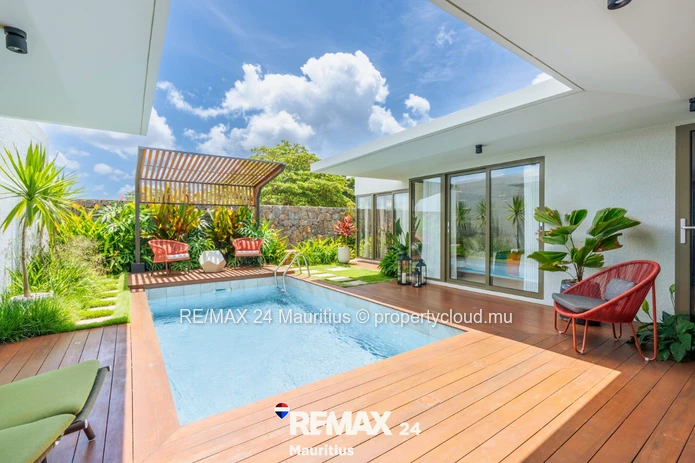 Contemporary 3-Bedroom En-Suite Villas – Secure Residence Steps from the Beach