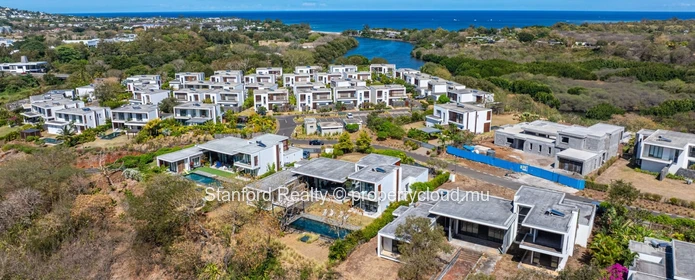 Villa de luxe de 5 chambres avec piscine privée et vue imprenable à Akasha