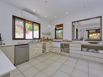 4 Bedroom Villa