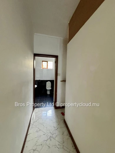 Rs 75,000/Month | Spacious Commercial Office for Rent in Curepipe