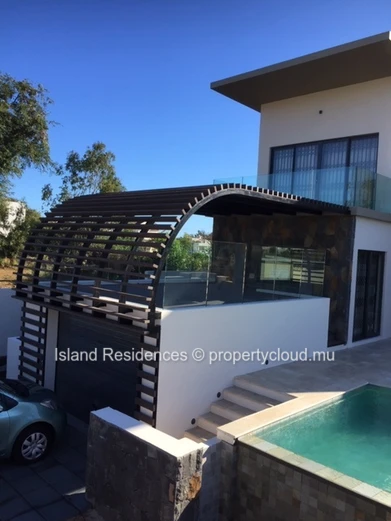 Fully furnished and well equipped modern villa with 6 bedrooms, pool and garage in a secure residence
