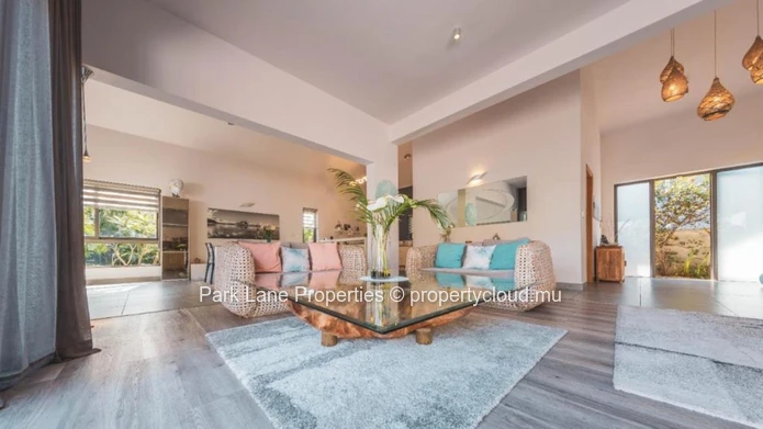 Exquisite furnished modern RES villa in the heart of Tamarin