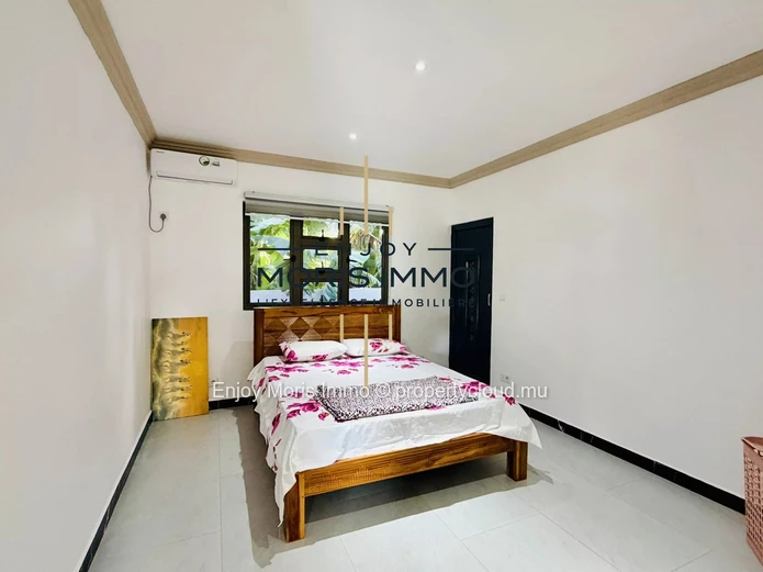 Modern villa for rent in Roches Noires