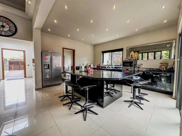 5 Bedroom Villa