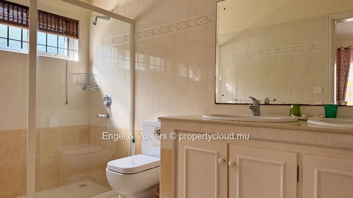 Charming Single-Storey Villa with Private Pool and Tropical Garden