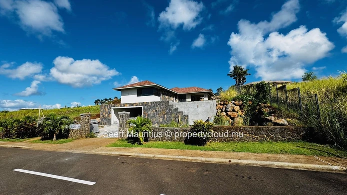 Seize the Opportunity: Modern Elegance at Domaine de Hillside 2