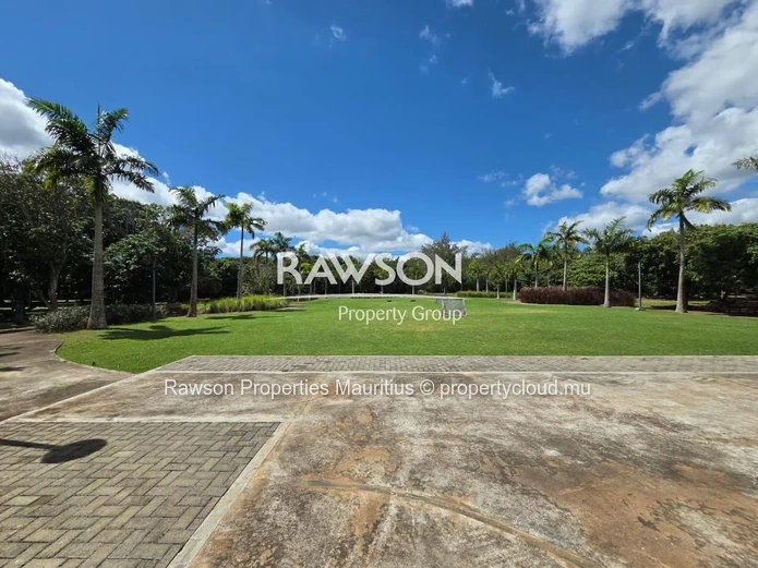 2 Bedroom Apartment | 2 Bathrooms | Pool | Shops | Medical Centre | Padel | School | Beau Plan