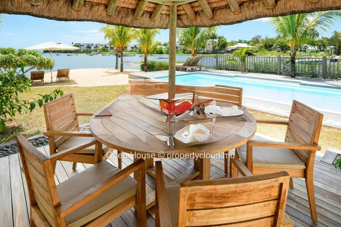 Waterfront villa for sale in the unique Marina of the island, 395m², pool, 12m boat mooring, 5 bedrooms.