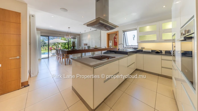 Villa de 4 Chambres à Vendre à Anahita Resort avec Piscine Privée et Jardin Paysager