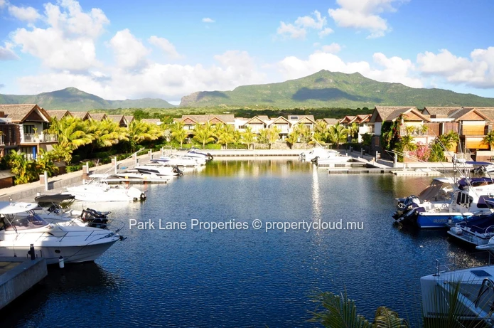 Stunning 2 Bedroom Marina Apartment with Picturesque Mountain View