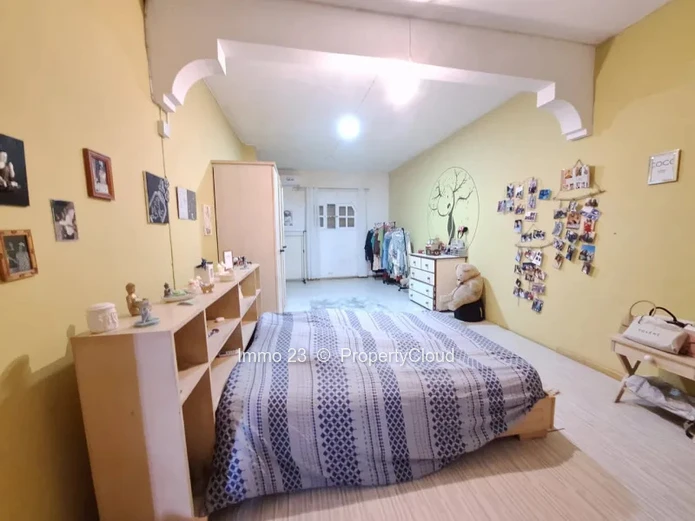 Houses / Villas - 4 bedrooms - Curepipe