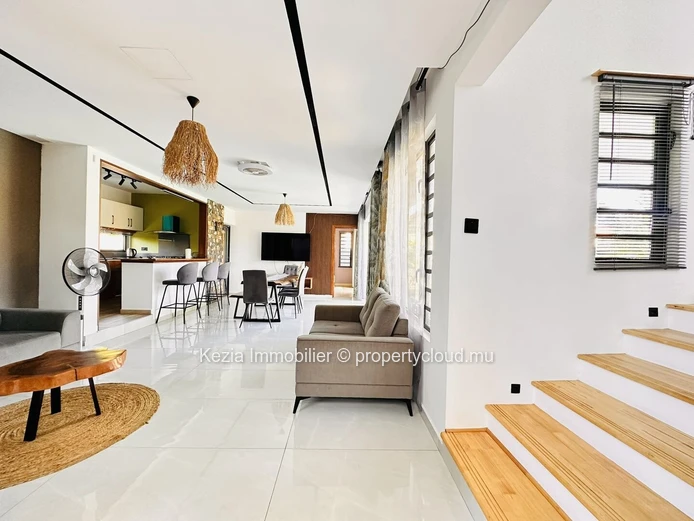 Contemporary Villa With Swimming Pool And Refined Decor