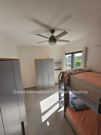 Exceptional penthouse with private rooftop in Pereybere – Sea & mountain views