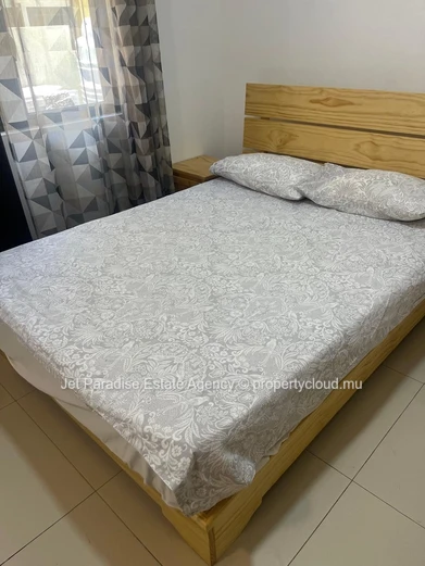 Appartement Meublé 3 Chambres avec Terrasse et Piscine - 2 minutes à  pieds de la plage. 